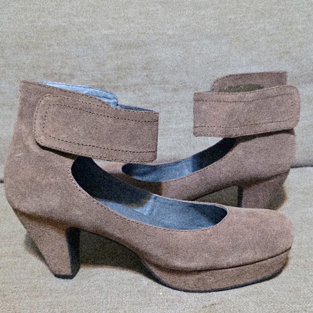 Sacha London Vera Ankle Taupe Suede Platform Heels Size 8.5
